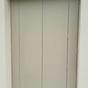 Scuri alla padovana con ante a doghe liscie