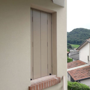 Scuri alla padovana con ante a doghe liscie